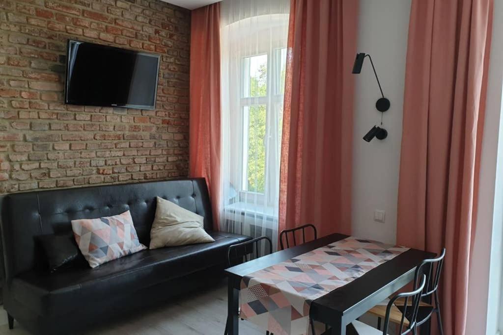 Apartament W Kamienicy Przy Plantach Kalisz Esterno foto