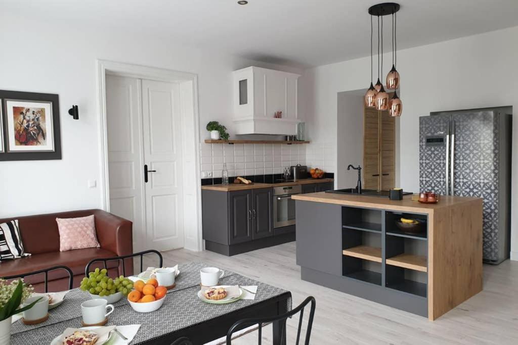 Apartament W Kamienicy Przy Plantach Kalisz Esterno foto
